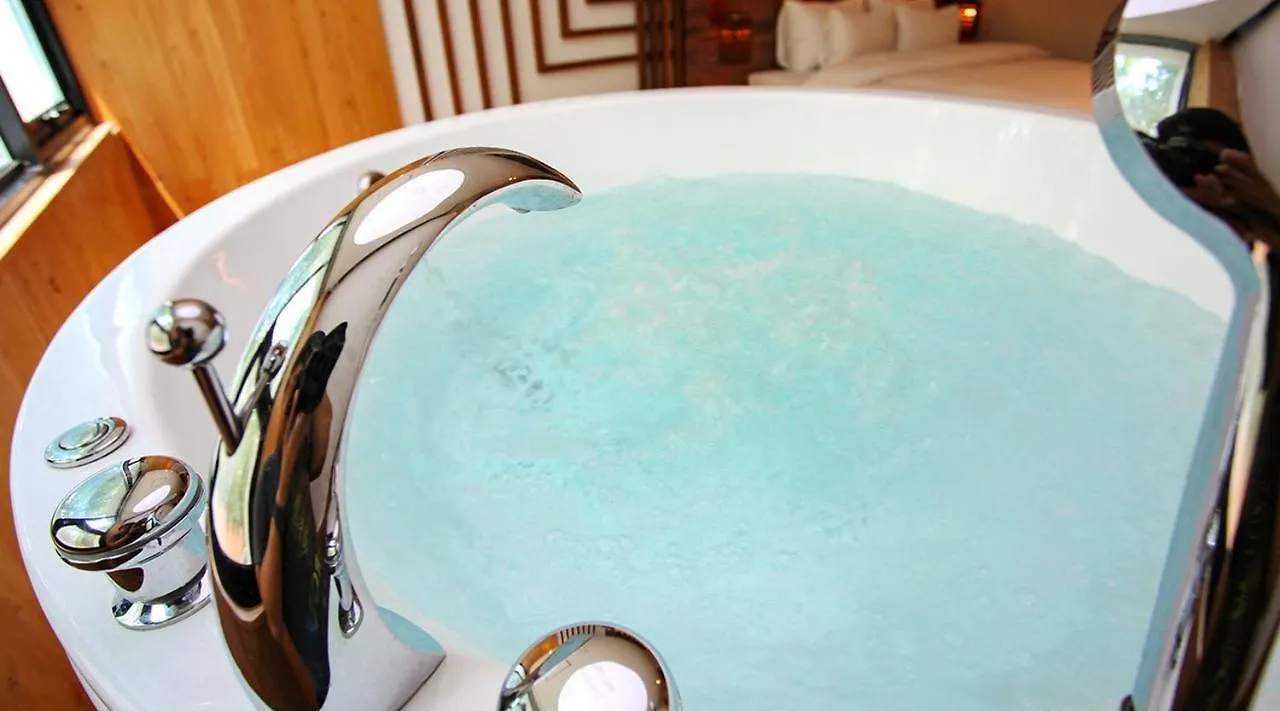 Illroy Resort Busan 3*,